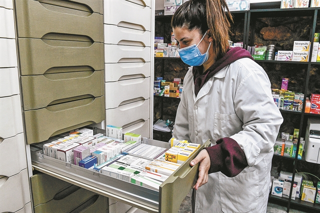 Γονείς σε απόγνωση – Χωρίς φάρμακα για τις ιώσεις των παιδιών