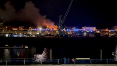 Τρεις νεκροί και δέκα αγνοούμενοι μετά από έκρηξη που προκάλεσε διαρροή αερίου