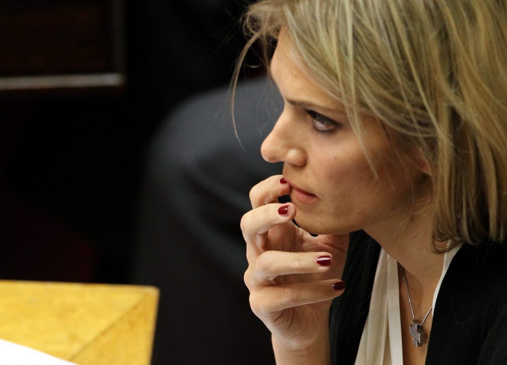 Εύα Καϊλή: Γιατί βρίσκεται στο μάτι του κυκλώνα – Τι θα γίνει με την ασυλία της