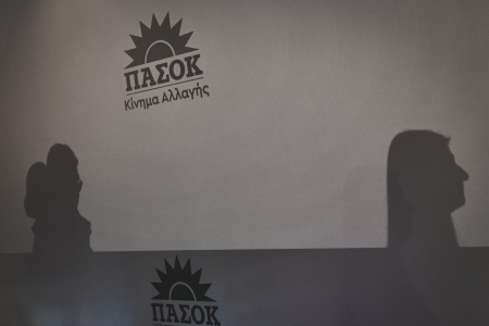 Στον κλοιό του σκανδάλου το ΠαΣοΚ-Τρόπους αντεπίθεσης αναζητά η Χαριλάου Τρικούπη