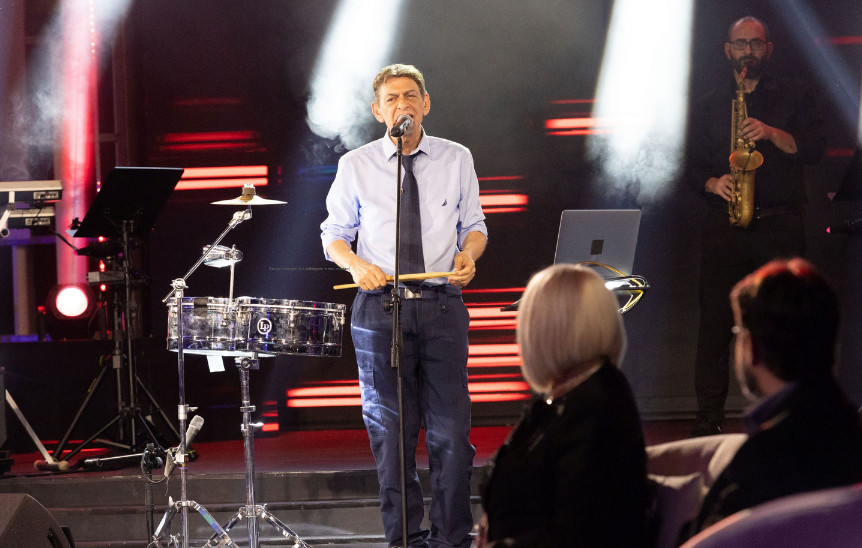 Σπίτι με το MEGA: Η Ρούλα Κορομηλά υποδέχεται τον Μιχάλη Ρακιντζή