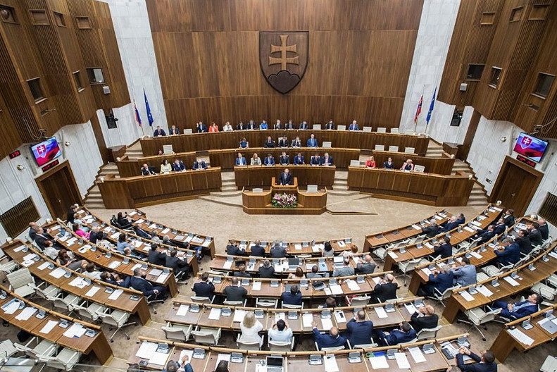 Σλοβακία: Πολιτική κρίση μετά την κατάρρευση της κυβέρνησης Χέγκερ