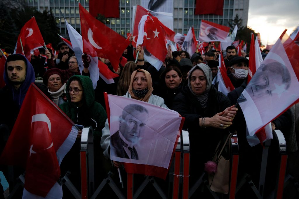 Εκρέμ Ιμάμογλου: Πώς απέτυχε το σχέδιο «εξόντωσής» του – Οργή Τούρκων κατά Ερντογάν