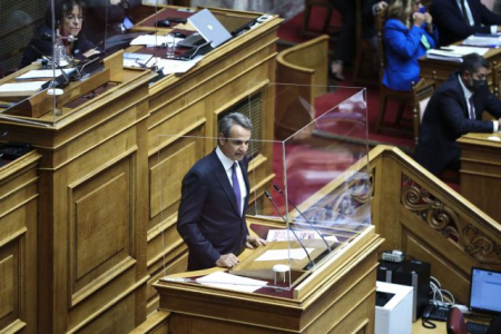 Μετωπική για έναν προϋπολογισμό γέφυρα τετραετίας