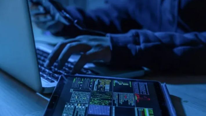 Υποκλοπές – Αποκάλυψη Euractiv: Παρακολουθούσαν τα τηλέφωνα Κύρτσου και Τέλλογλου – Τι λέει η ΑΔΑΕ