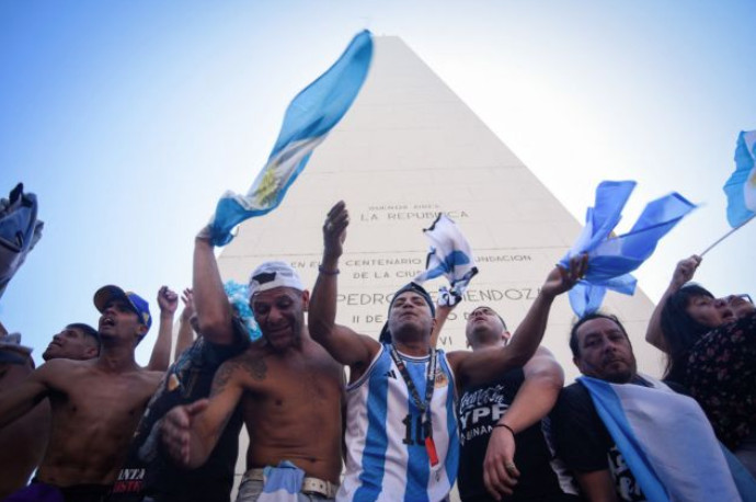 Μουντιάλ: Η Αργεντινή προσκυνά τον Λιονέλ Μέσι – Ο νέος… θεός της χώρας