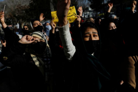Αφγανιστάν: Γυναίκες διαδηλώνουν ενάντια στην απαγόρευση φοίτησης στα Πανεπιστήμια
