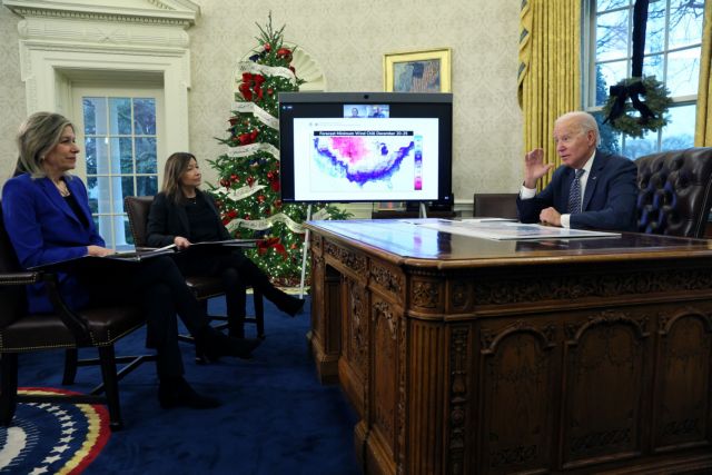 ΗΠΑ: Προειδοποίηση Μπάιντεν για την κακοκαιρία – «Αν σκοπεύετε να ταξιδέψετε, φύγετε τώρα»