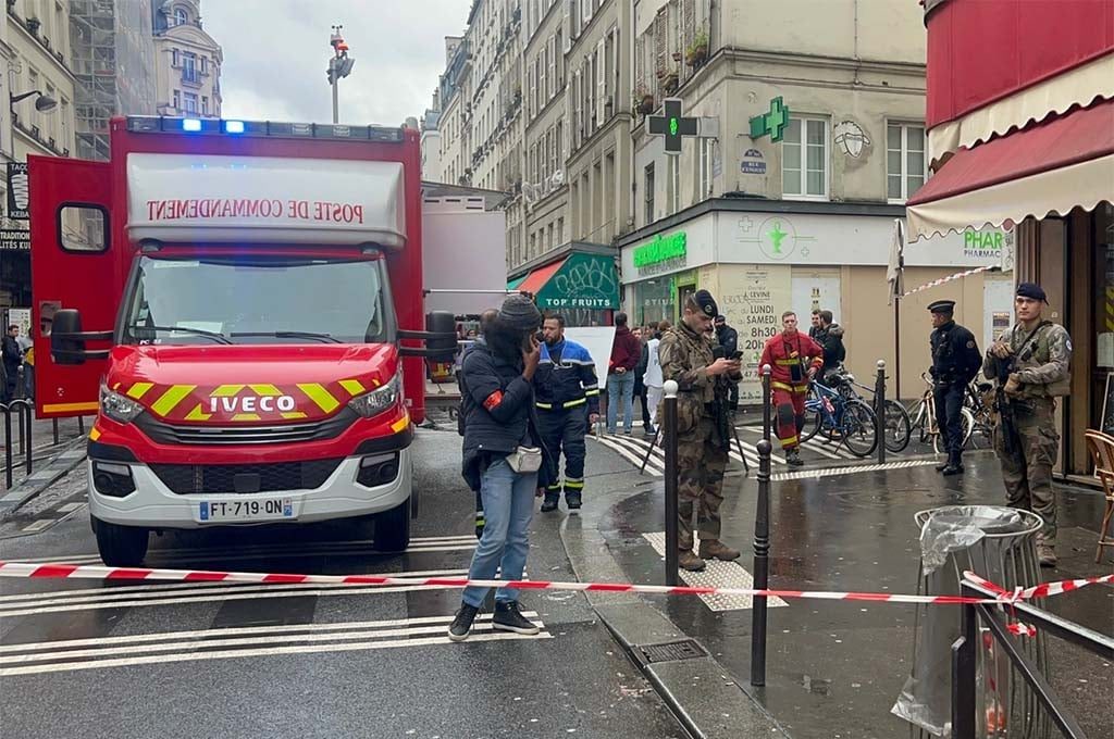 Παρίσι: Συνελήφθη ο δράστης της επίθεσης – Στους τρεις οι νεκροί