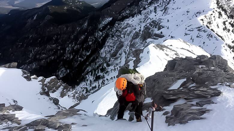 Χωρίς τις αισθήσεις του εντοπίστηκε ο ορειβάτης που αγνοούνταν στον Όλυμπο