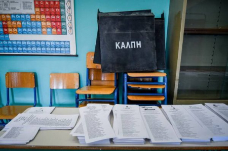 Αυτή είναι η επικρατέστερη ημερομηνία για να στηθούν κάλπες – Τα εναλλακτικά σενάρια