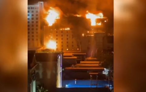 Καμπότζη: Δέκα νεκροί και 50 τραυματίες από τη μεγάλη φωτιά σε καζίνο – Δείτε βίντεο ντοκουμέντα