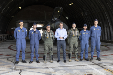 Στην φωλιά των Vipers ο Μητσοτάκης