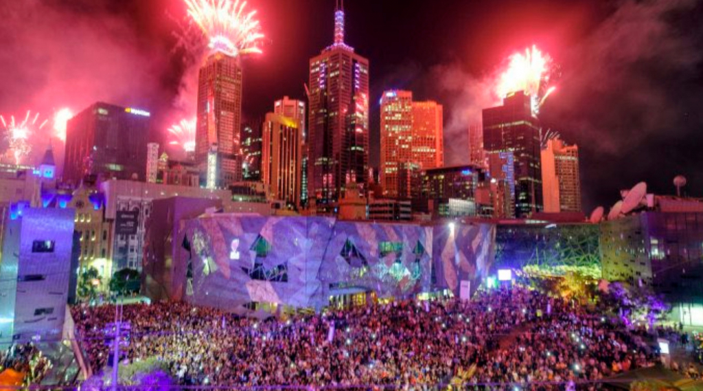 Ο πλανήτης καλωσορίζει το 2023 και αποχαιρετά το 2022