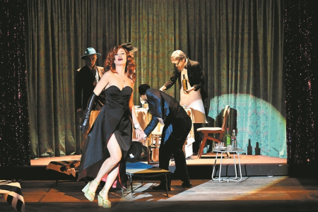 Το θέατρο επέστρεψε στο κοινό του