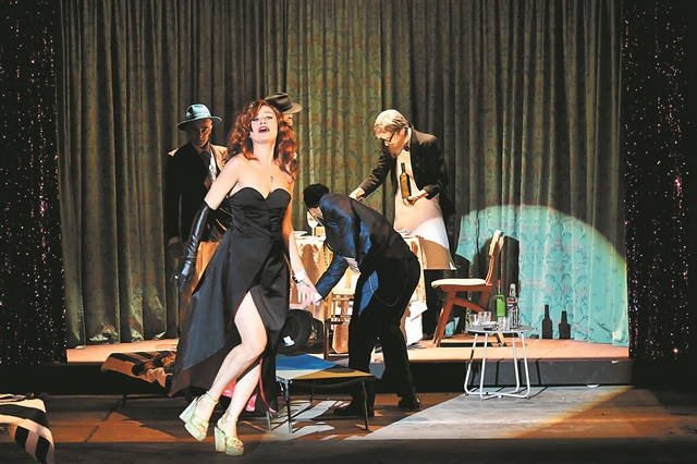 Το θέατρο επέστρεψε στο κοινό του