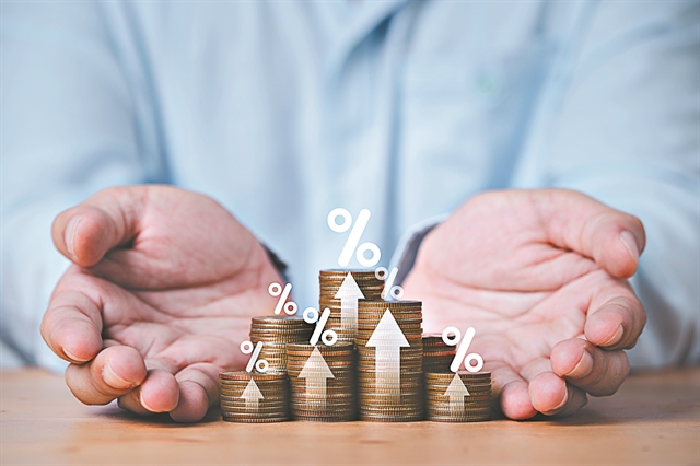 Επιτόκια και δημόσιο χρέος σε μια εποχή αβεβαιότητας