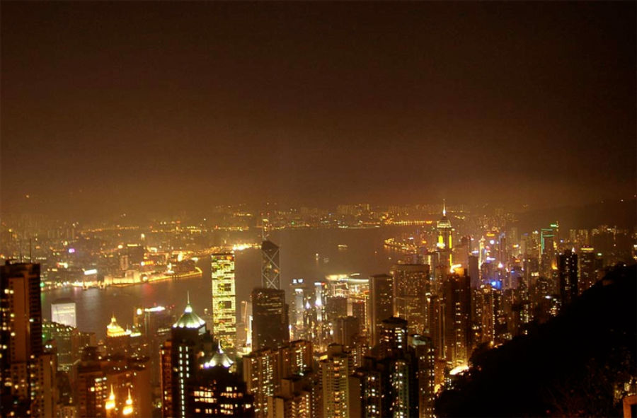 Ανάβουν τα φώτα και… σβήνουν τ’ αστέρια