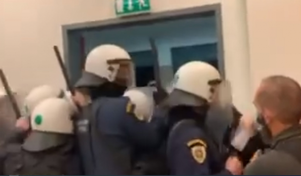 Yπόθεση μαστροπείας στην Ηλιούπολη: Εισαγγελική έρευνα για τα επεισόδια στη δίκη