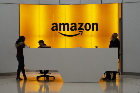Amazon: Με ένα email απολύθηκαν χιλιάδες εργαζόμενοι