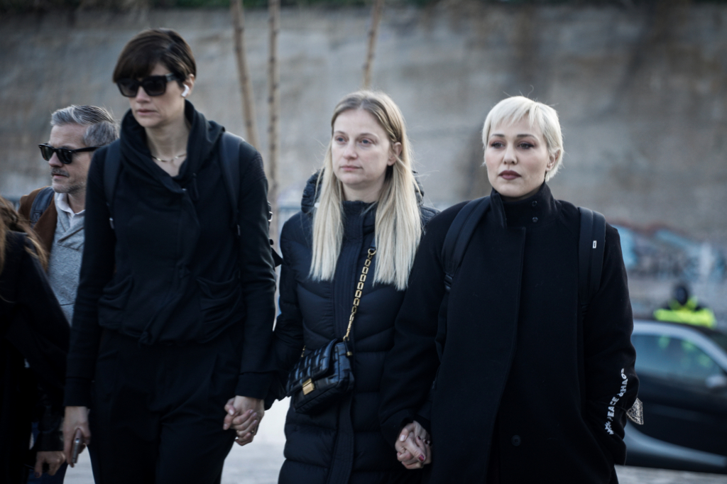 Πέτρος Φιλιππίδης – δίκη: «Βλέπει» οργανωμένο σχέδιο και επιχειρεί να αποδομήσει τις σοβαρές καταγγελίες