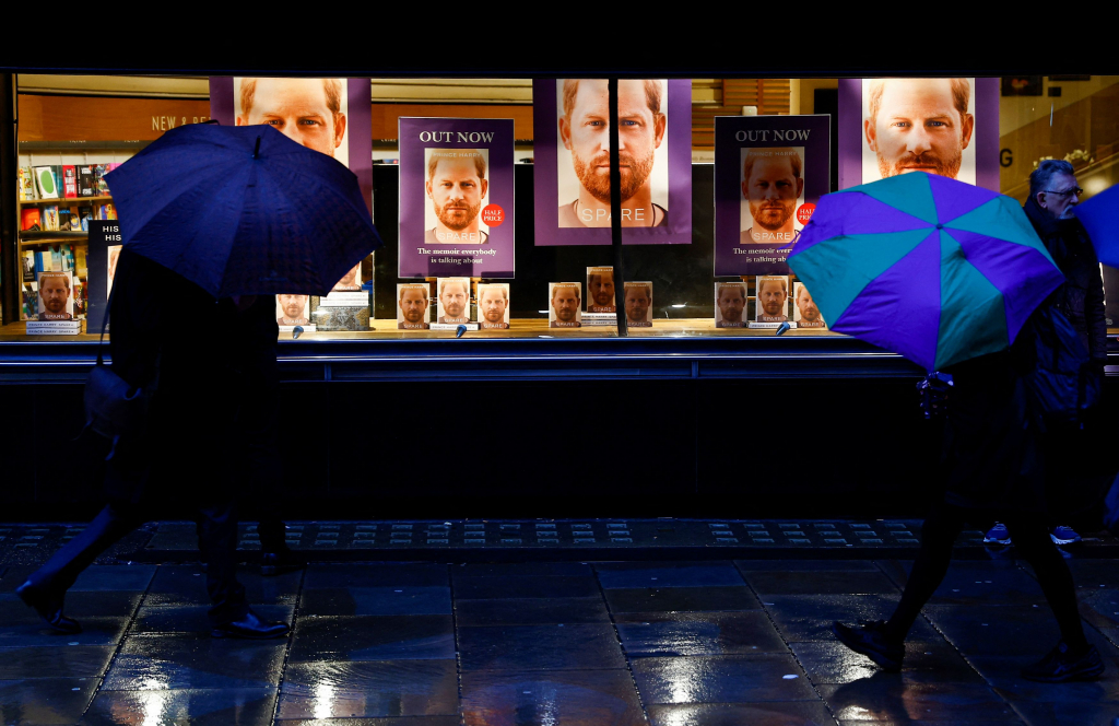 Πρίγκιπας Χάρι: Πόσα θα πάρει για να βγάλει τα «άπλυτα» του Παλατιού στη φόρα