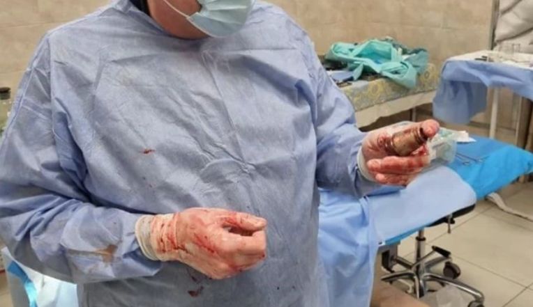 Ουκρανία: Αφαίρεσαν χειροβομβίδα από το στήθος στρατιώτη χωρίς να εκραγεί