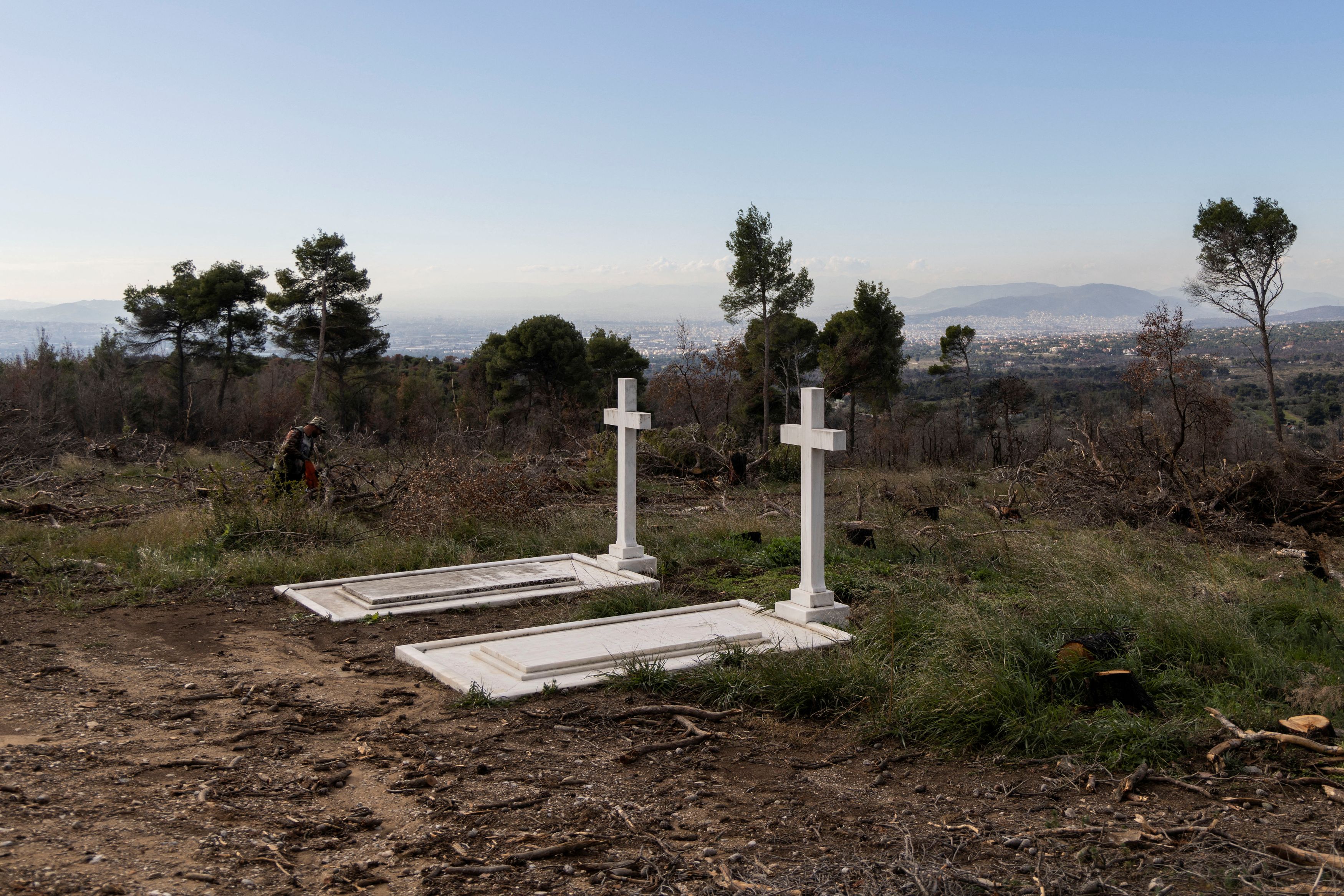 Μενδώνη: Σε αξιοπρεπή κατάσταση το Τατόι – Το κοιμητήριο ανήκει στο ελληνικό κράτος