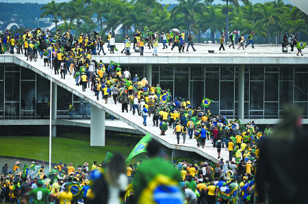 Αντιεξουσιαστικός εξτρεμισμός και επίδοξοι πραξικοπηματίες