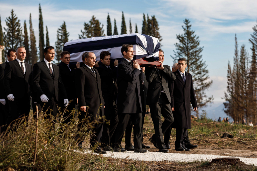 Το παρελθόν σβήνει με τιμές και χωρίς τριβές