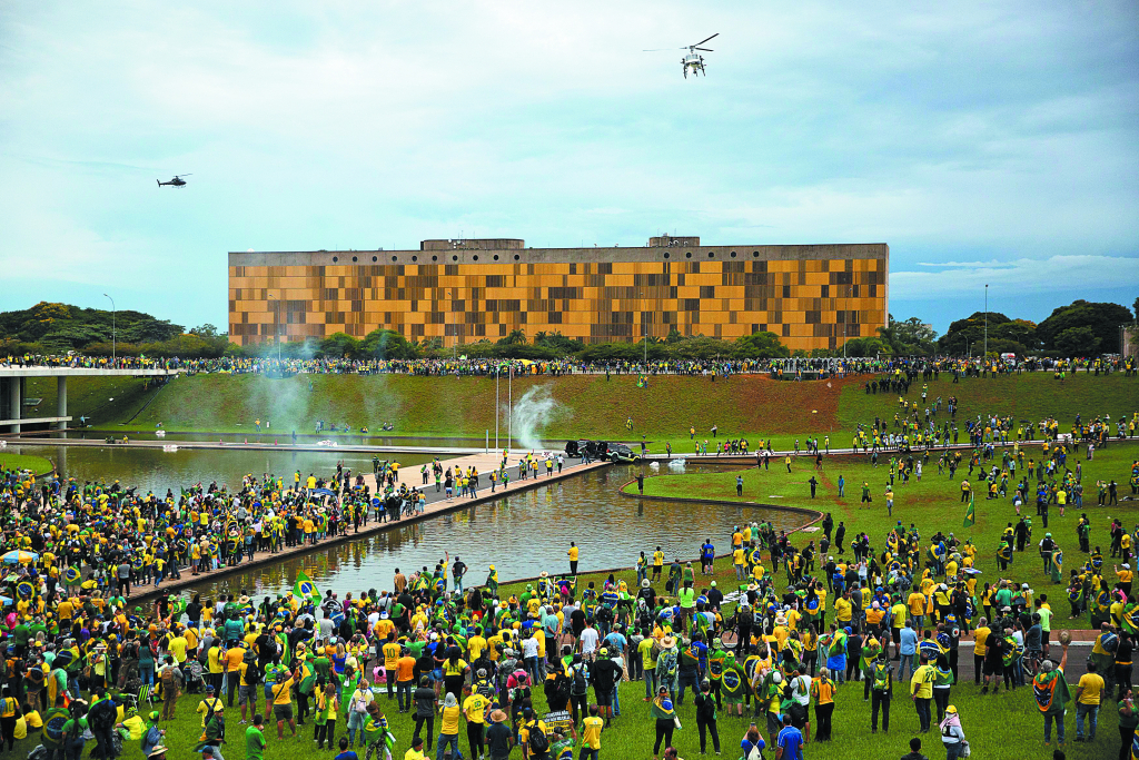 Η «Διεθνής του τραμπισμού» απειλεί τη δημοκρατία