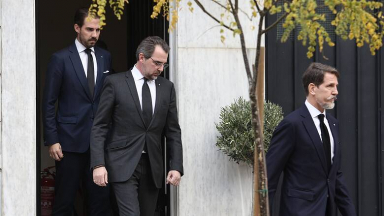 Τέως Βασιλιάς Κωνσταντίνος: Αναχώρησε για το Τατόι η οικογένεια για το τρισάγιο