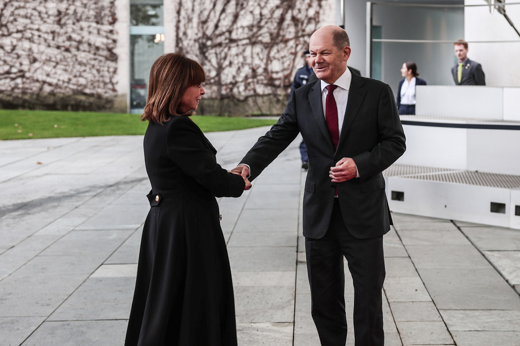 Κατερίνα Σακελλαροπούλου: «Αναγκαία η διεξαγωγή διαλόγου για τις γερμανικές αποζημιώσεις», είπε στον Όλαφ Σολτς