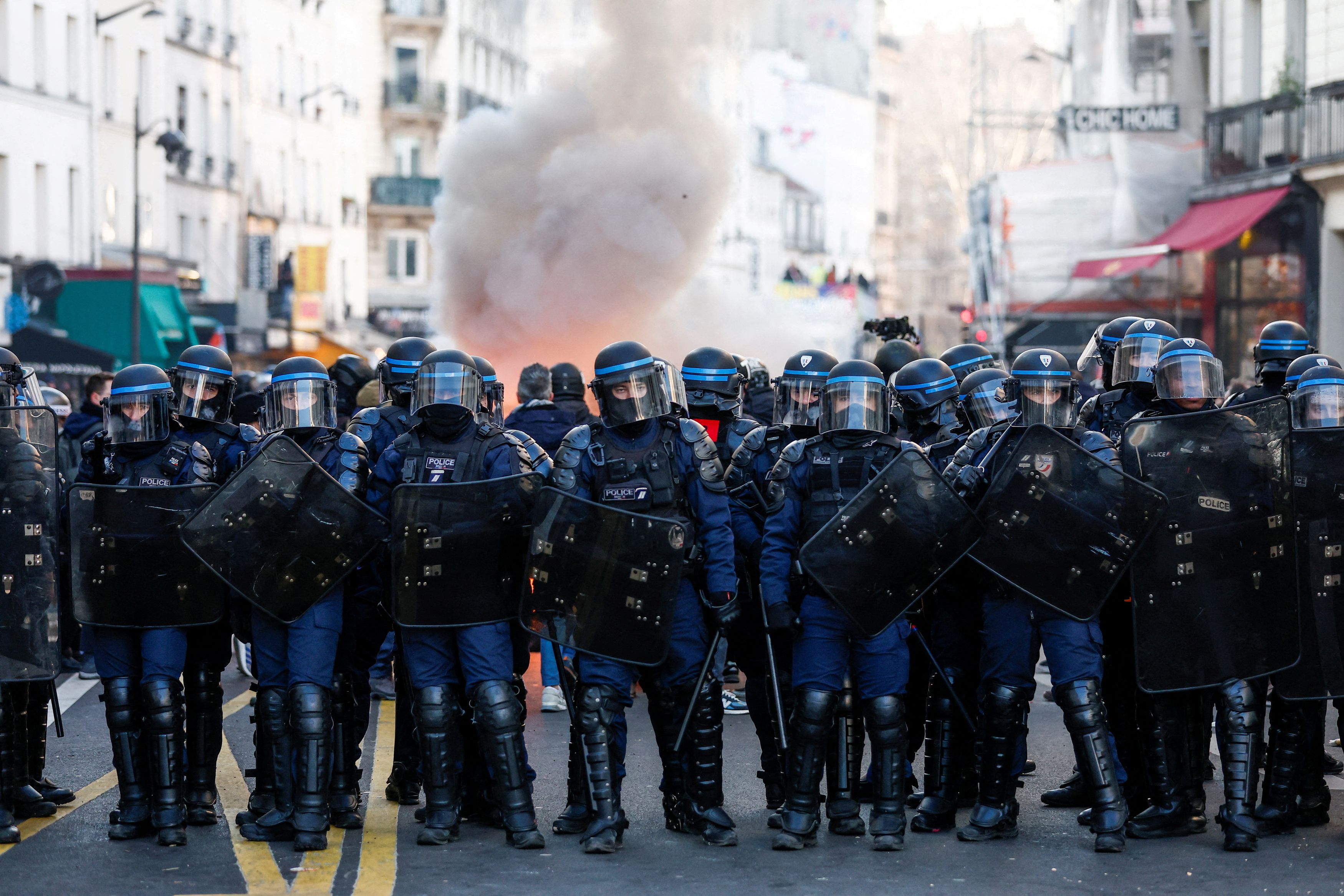 Γαλλία: Χιλιάδες διαδηλωτές στο Παρίσι κατά της μεταρρύθμισης του συνταξιοδοτικού