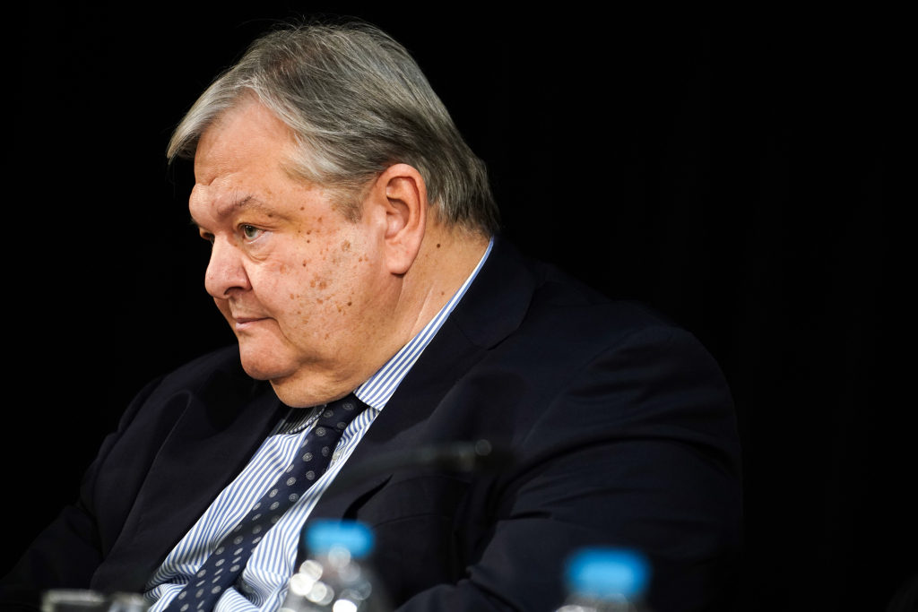 Βενιζέλος: Η απάντηση για το «Μένουμε Ευρώπη;» και οι αιχμές για τις υποκλοπές