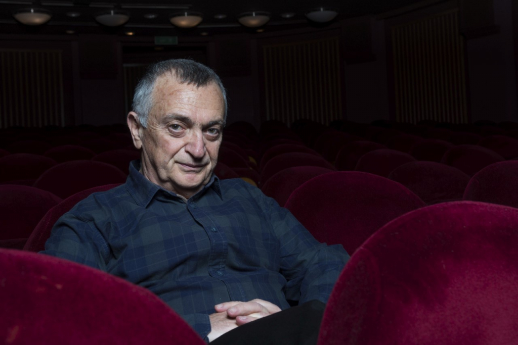 Σταύρος Ψυλλάκης: Ο σκηνοθέτης της «διπλανής πόρτας»