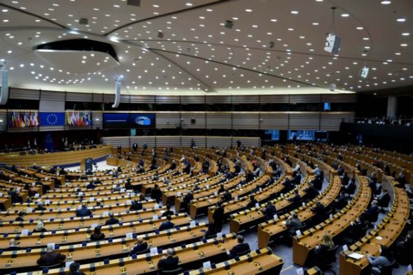 Υπέρ της άρσης ασυλίας Ταραμπέλα – Κοτσολίνο η επιτροπή νομικών υποθέσεων του ΕK