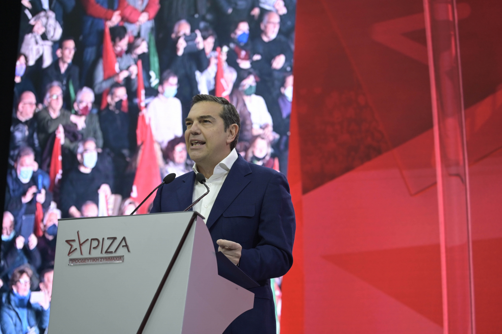 Τσίπρας: «Δημοκρατία ή Μητσοτάκης;» – Το μήνυμα σε Ανδρουλάκη
