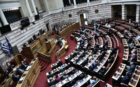 Βουλή: Υπερψηφίστηκε το ν/σ για τα ΑμεΑ – Με τη ψήφο της ΝΔ και του ΠΑΣΟΚ