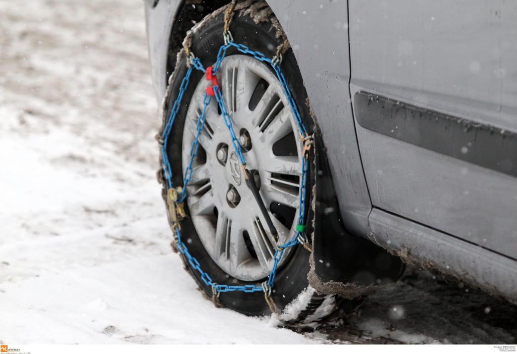 Κακοκαιρία «Μπάρμπαρα»: Ουρές στην Αττική για αντιολισθητικές αλυσίδες