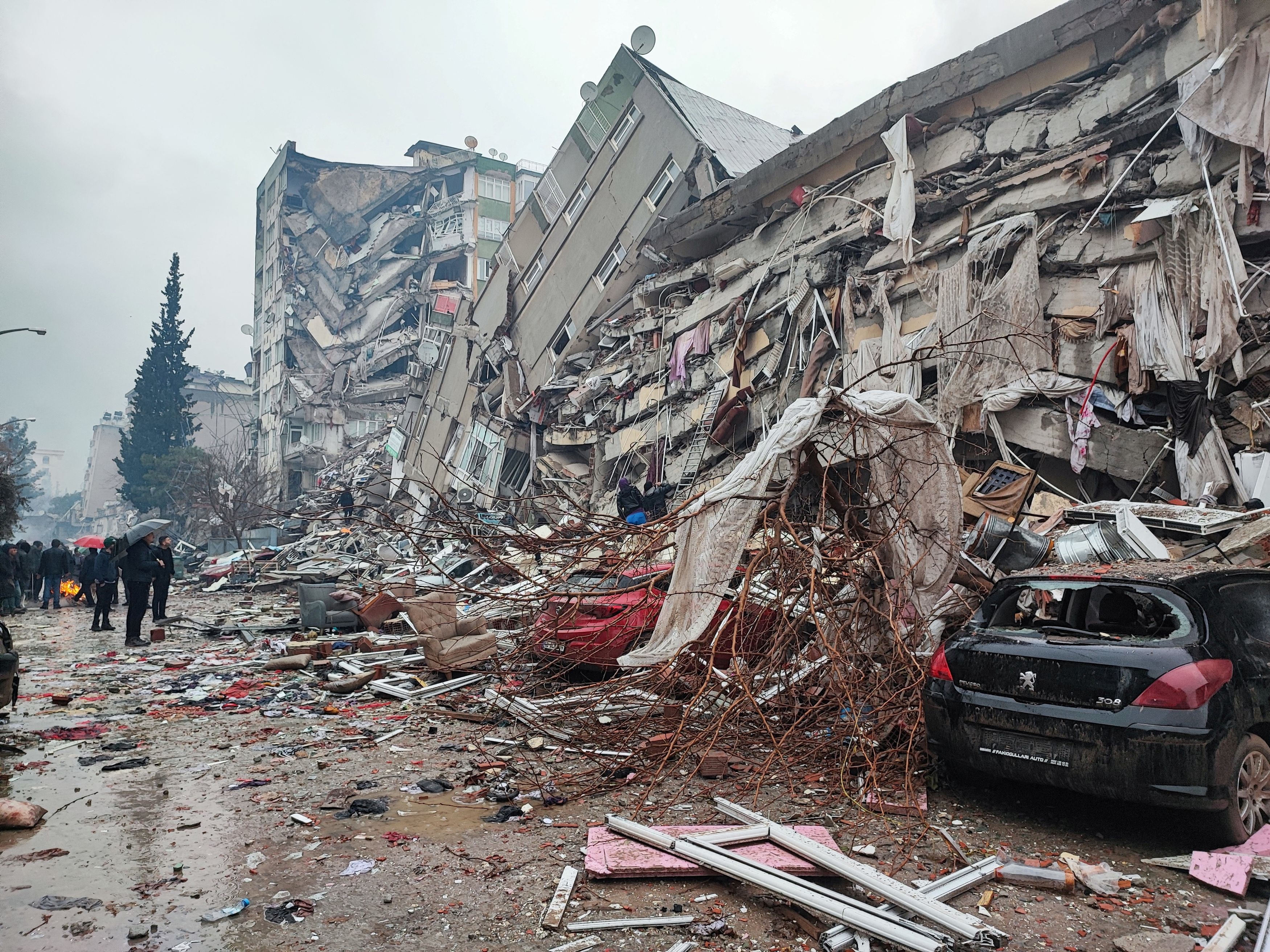 Σεισμός στην Τουρκία: «Οι θάνατοι θα ξεπεράσουν τις 10.000» – Τι λέει ο Ακης Τσελέντης