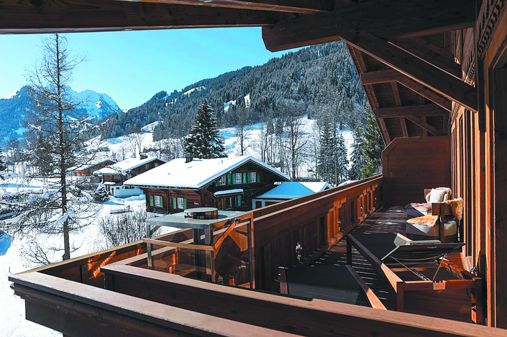 Iδιωτικό βουνό, members clubs και πεταλούδες