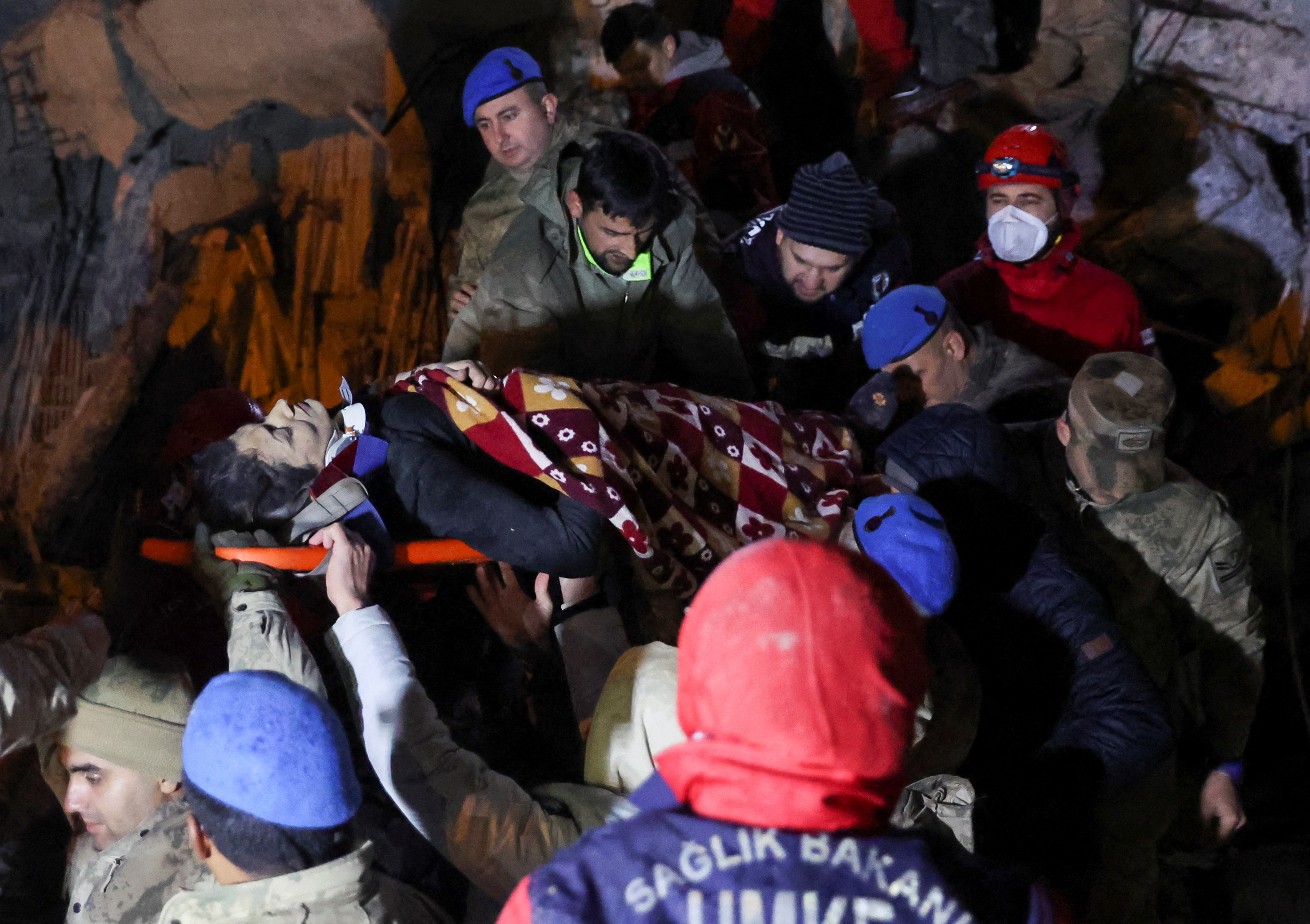 Σεισμός στην Τουρκία: Μάχη με το χρόνο δίνουν οι διασώστες – Αυξάνονται οι νεκροί