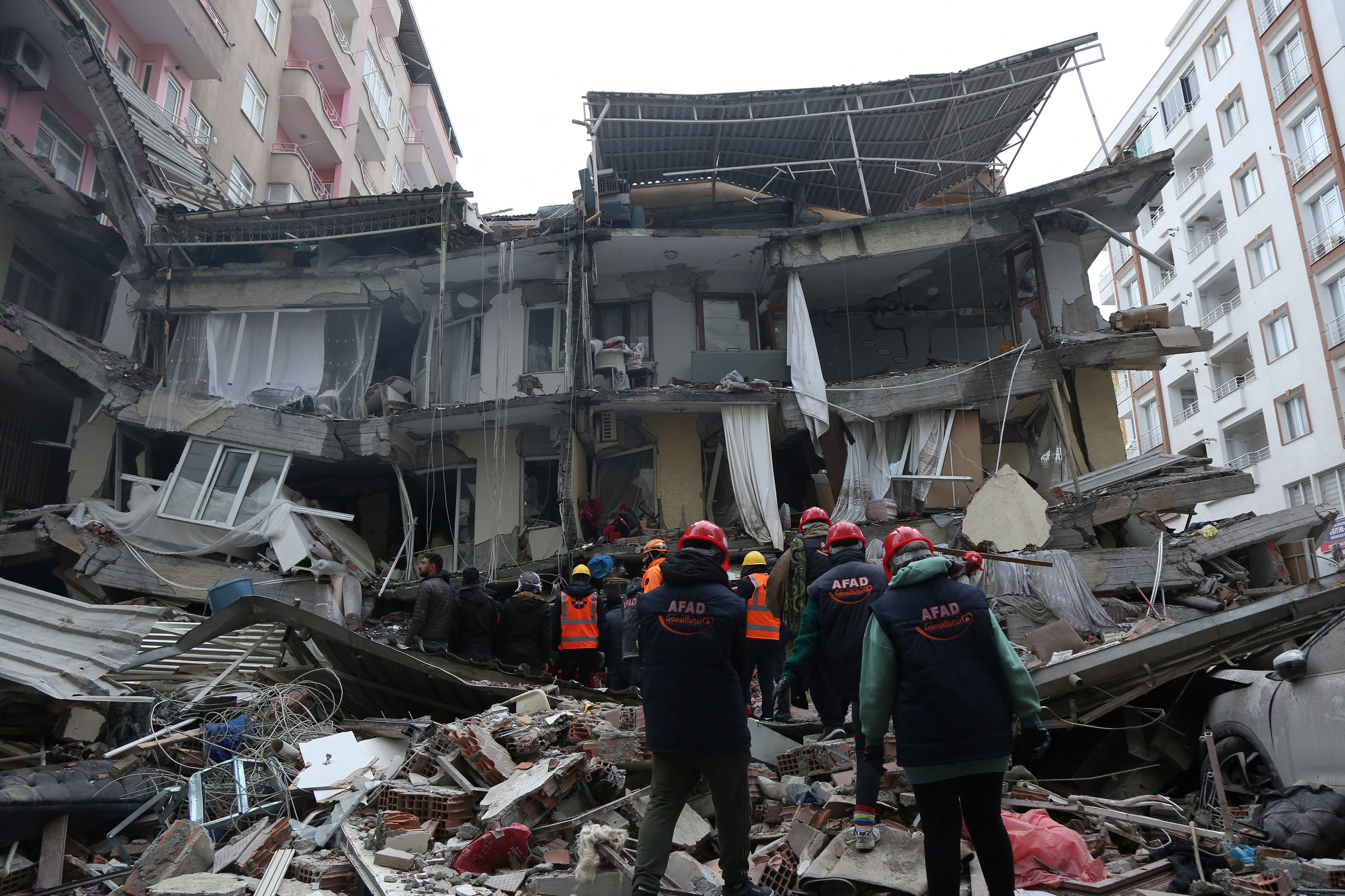 Σεισμός στην Τουρκία: «Δύσκολες οι συνθήκες, δεν υπάρχει συντονισμός» λέει ο Λέκκας