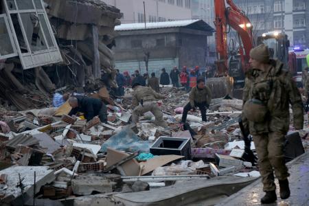 Σεισμός στην Τουρκία: «Ζούμε την Αποκάλυψη»- Συγκλονίζουν οι μαρτυρίες – Αυξάνονται διαρκώς οι νεκροί