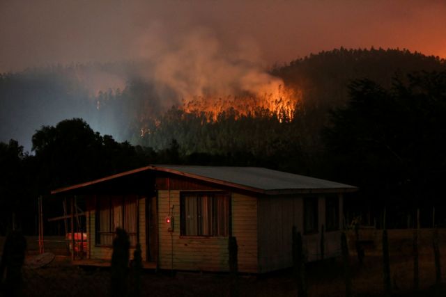 Χιλή: Εικοσιέξι νεκροί από πυρκαγιές – Ξένοι πυροσβέστες στη μάχη της κατάσβεσης