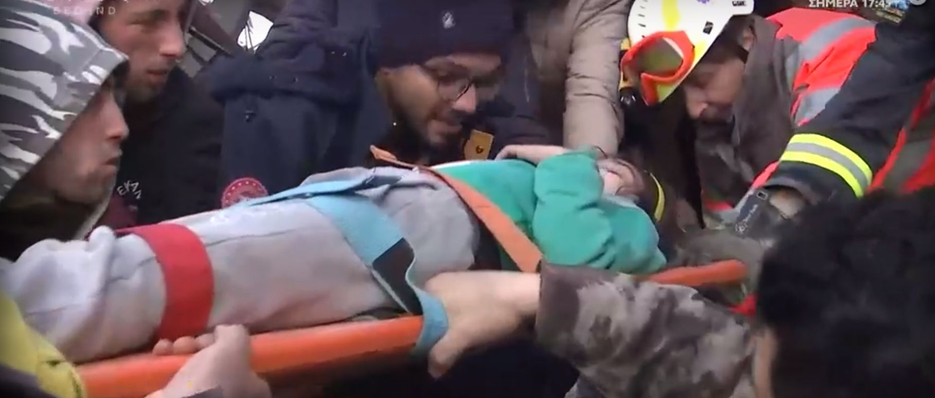 Σεισμός – Τουρκία: Απεγκλωβισμός από την ελληνική ΕΜΑΚ – Μάχη να σωθούν παιδιά