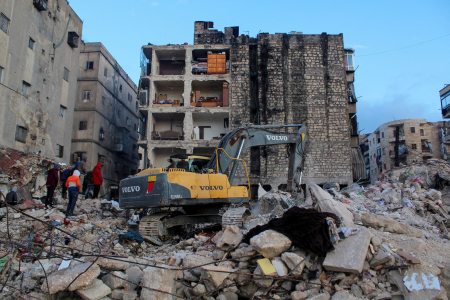 Σκηνές χάους στη Συρία μετά τον φονικό σεισμό