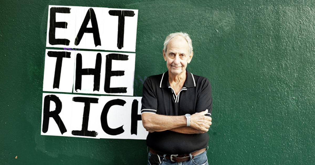 Με το καυστικό χιούμορ του Στιβ Γιανάκος