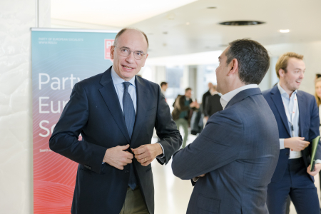 Τσίπρας στο PES: Προτάσεις για απαντήσεις στην τριπλή κρίση ακρίβειας, ενέργειας και κλίματος